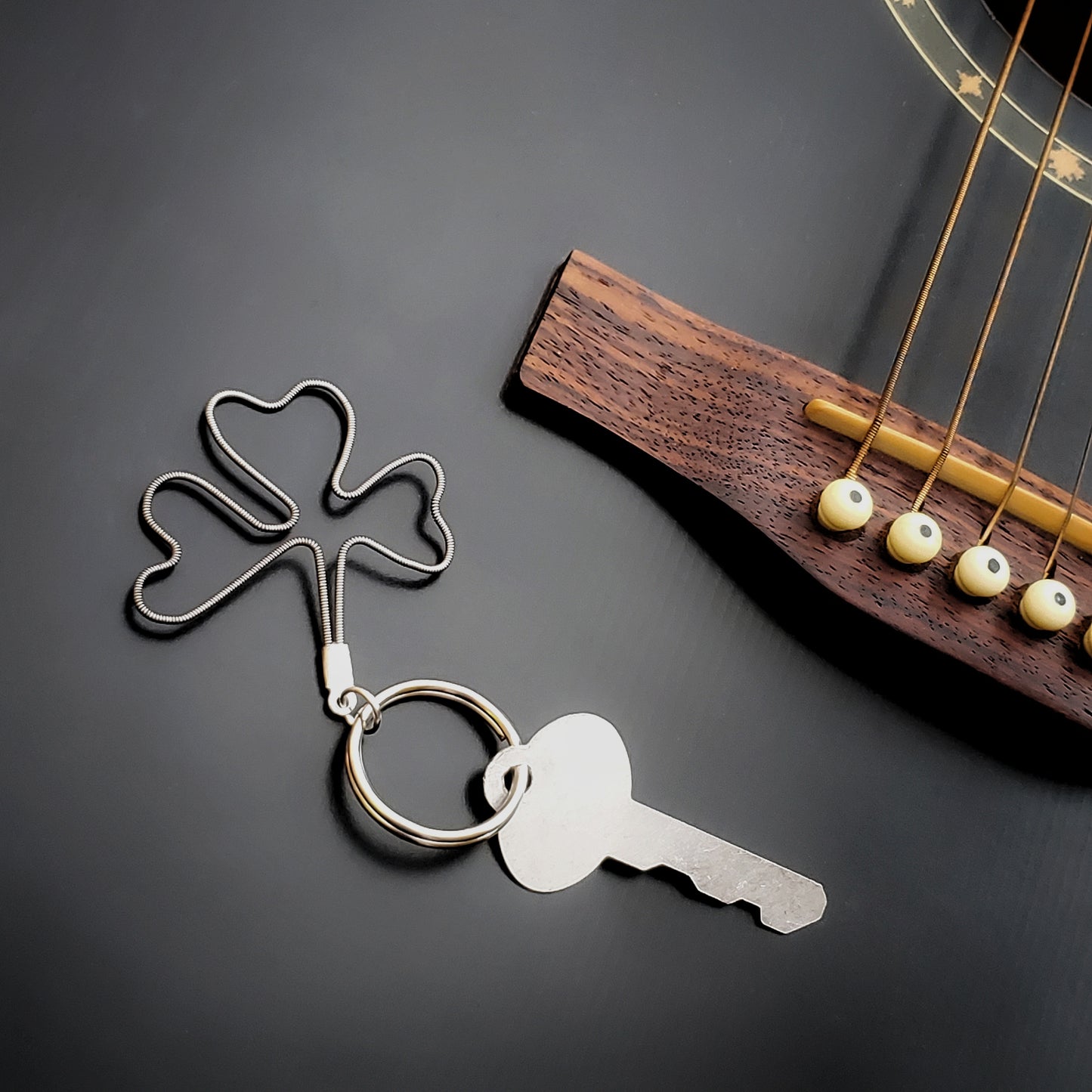 Porte-clés trèfle en cordes de guitare Sham-Rock