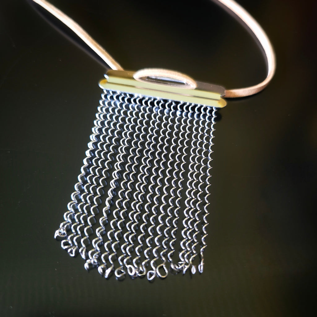 Collier en cordes de caisse claire et suede