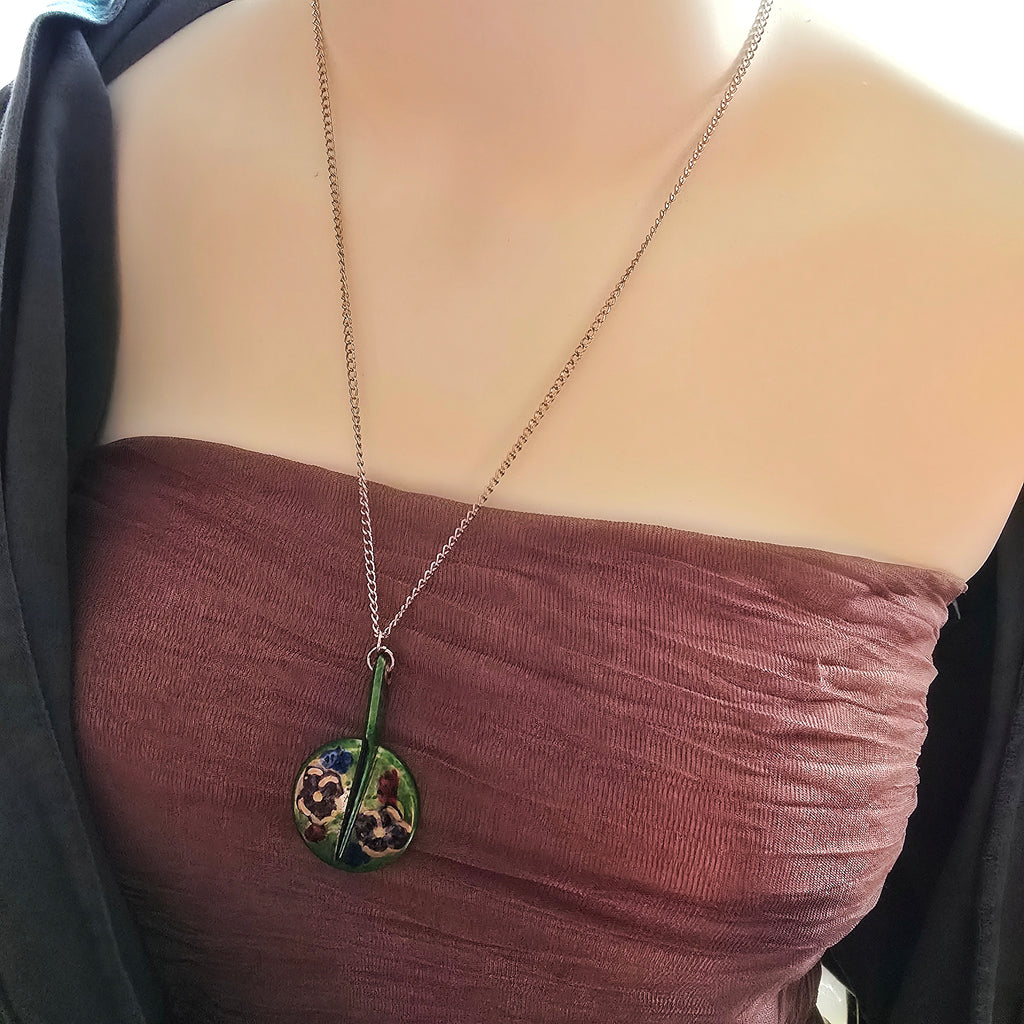 Collier de clé de saxophone avec fleurs
