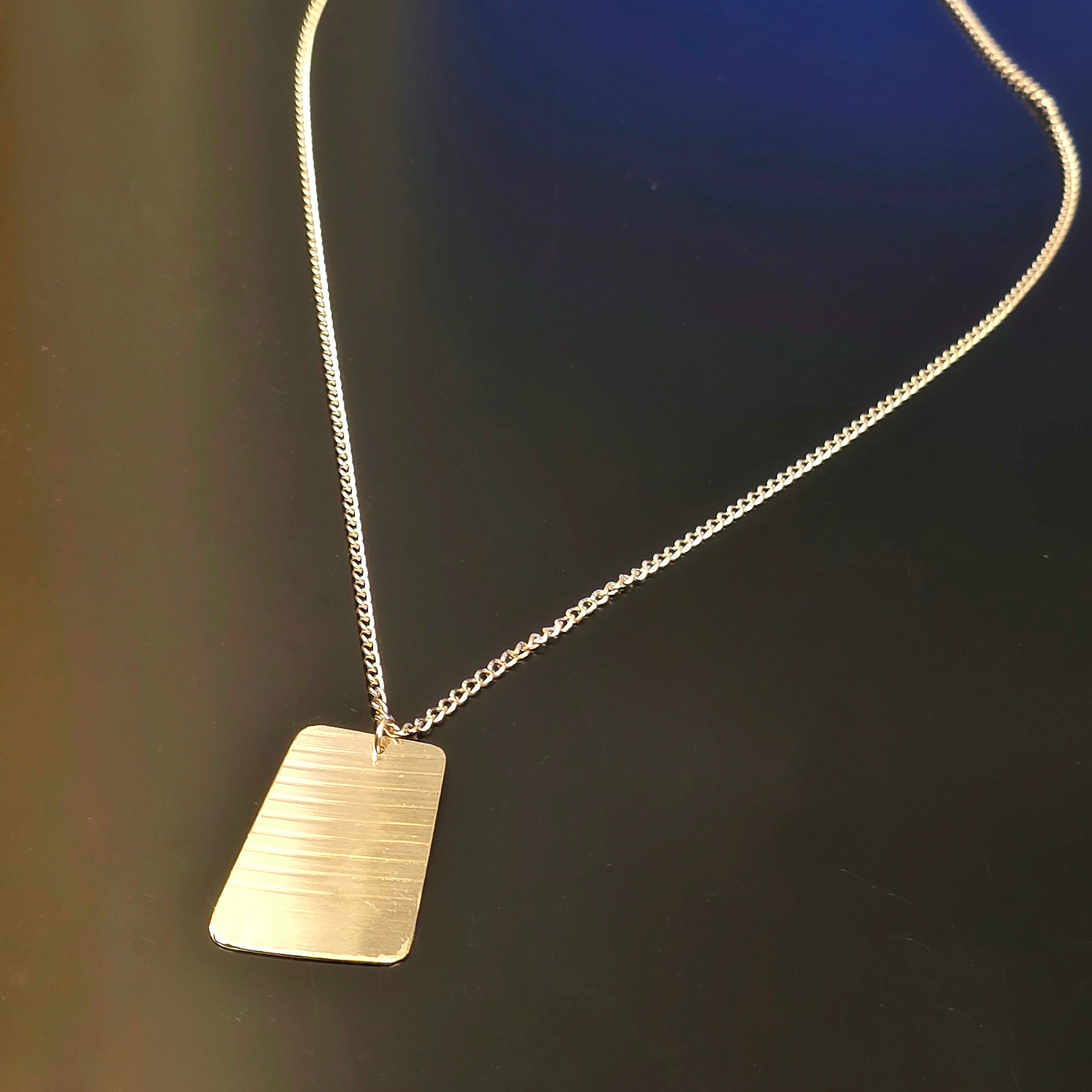Collier unisexe de style « dog tag » en morceau de cymbale