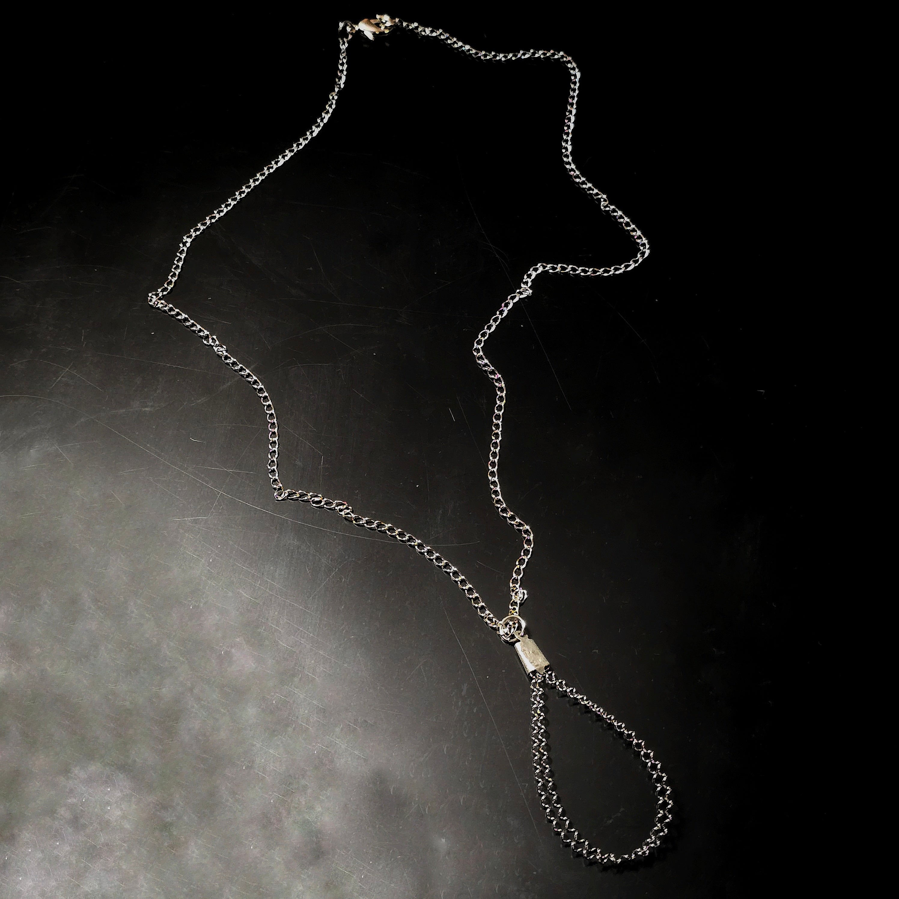 Collier en forme de larme en corde de caisse claire