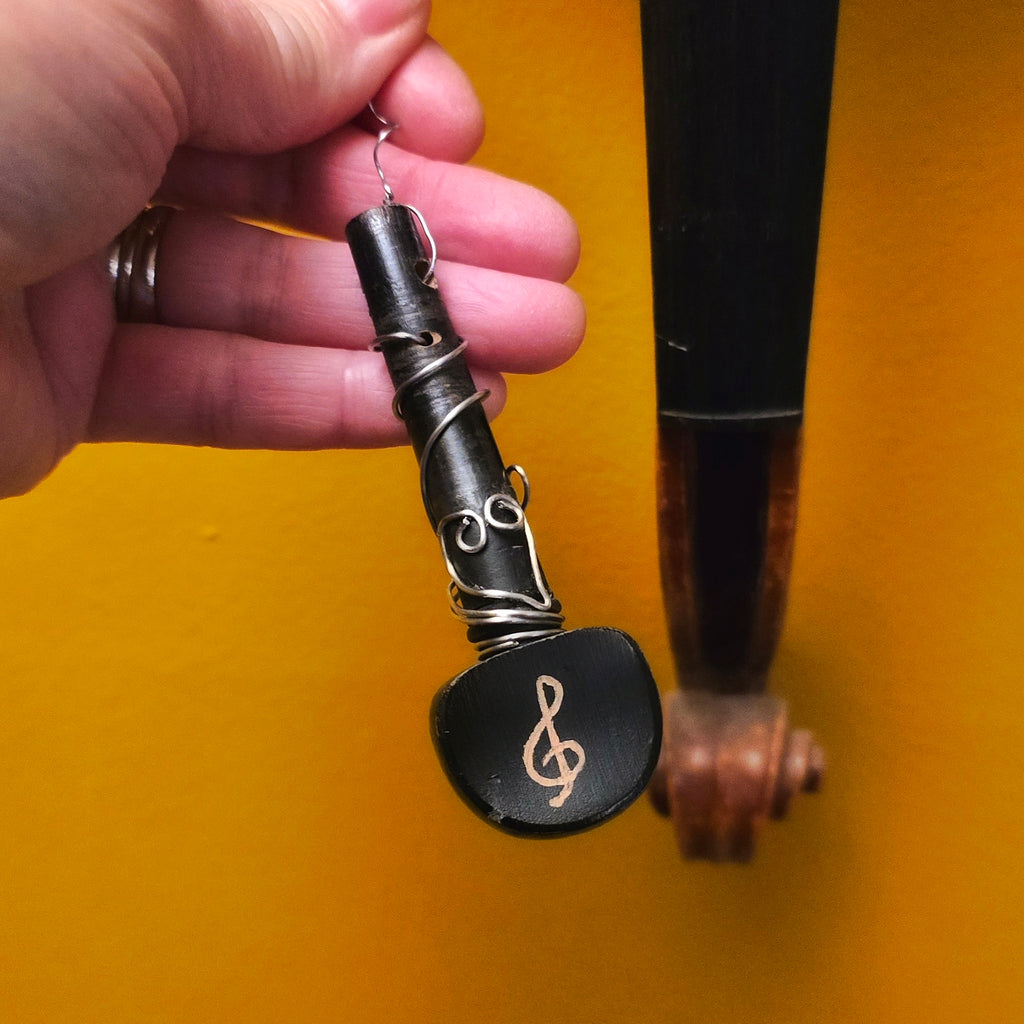 Ornement de Noël en chevilles de violon