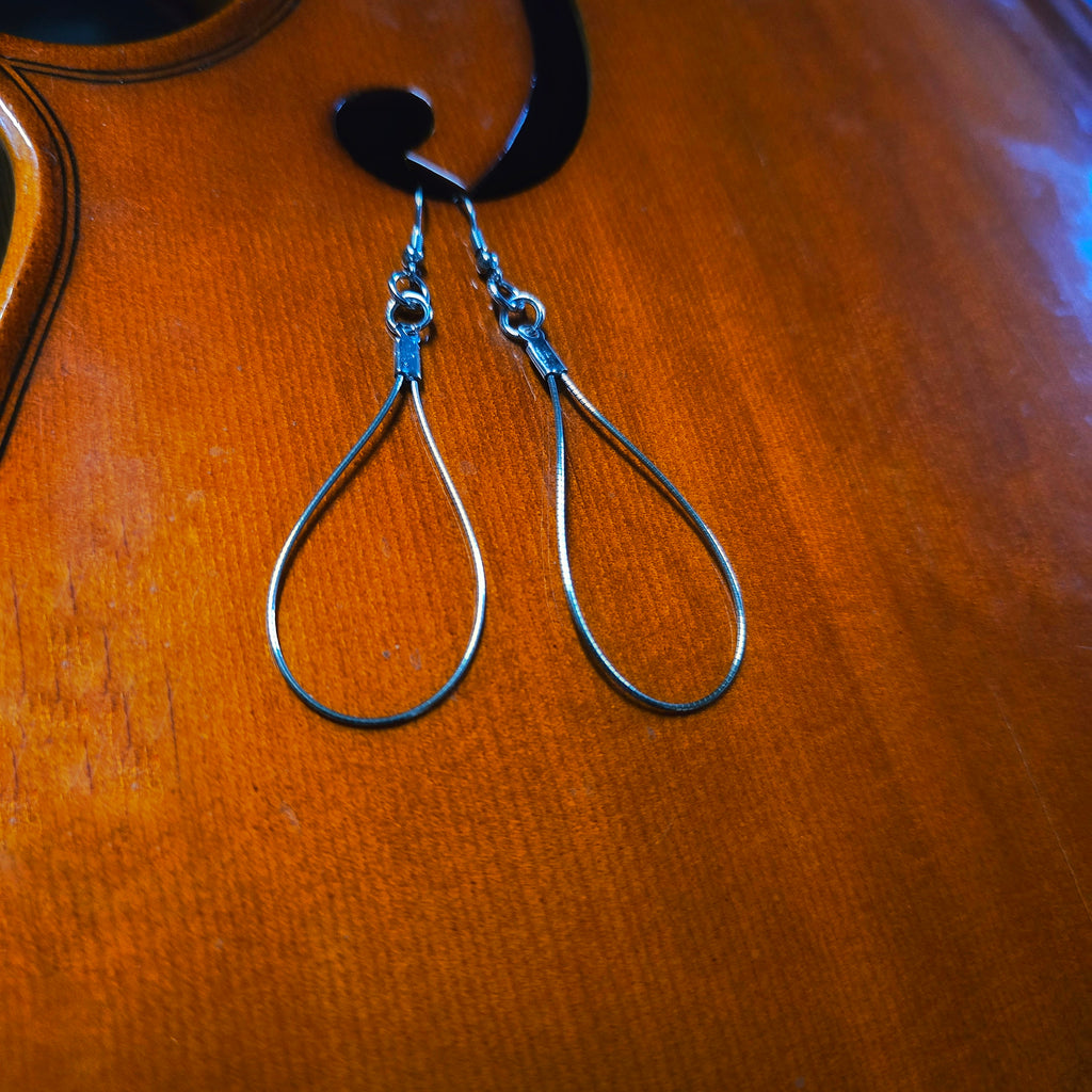 Boucles d'oreilles en forme de goutte en cordes de violoncelle