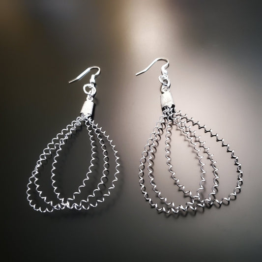 snare drum string teardrop style silver earrings