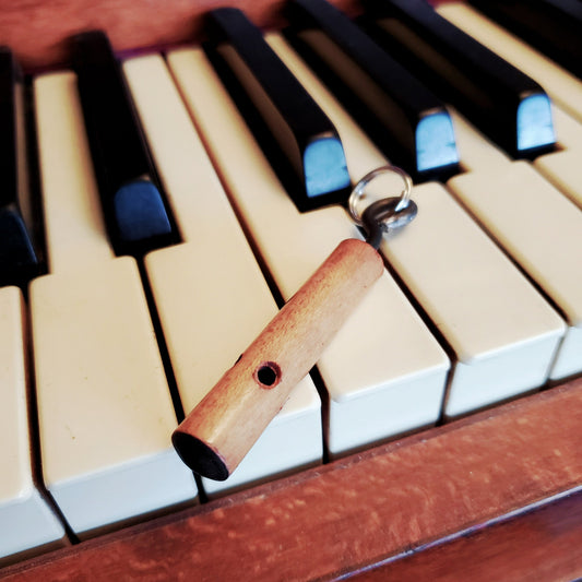 Porte-clés en bois de piano surcyclé