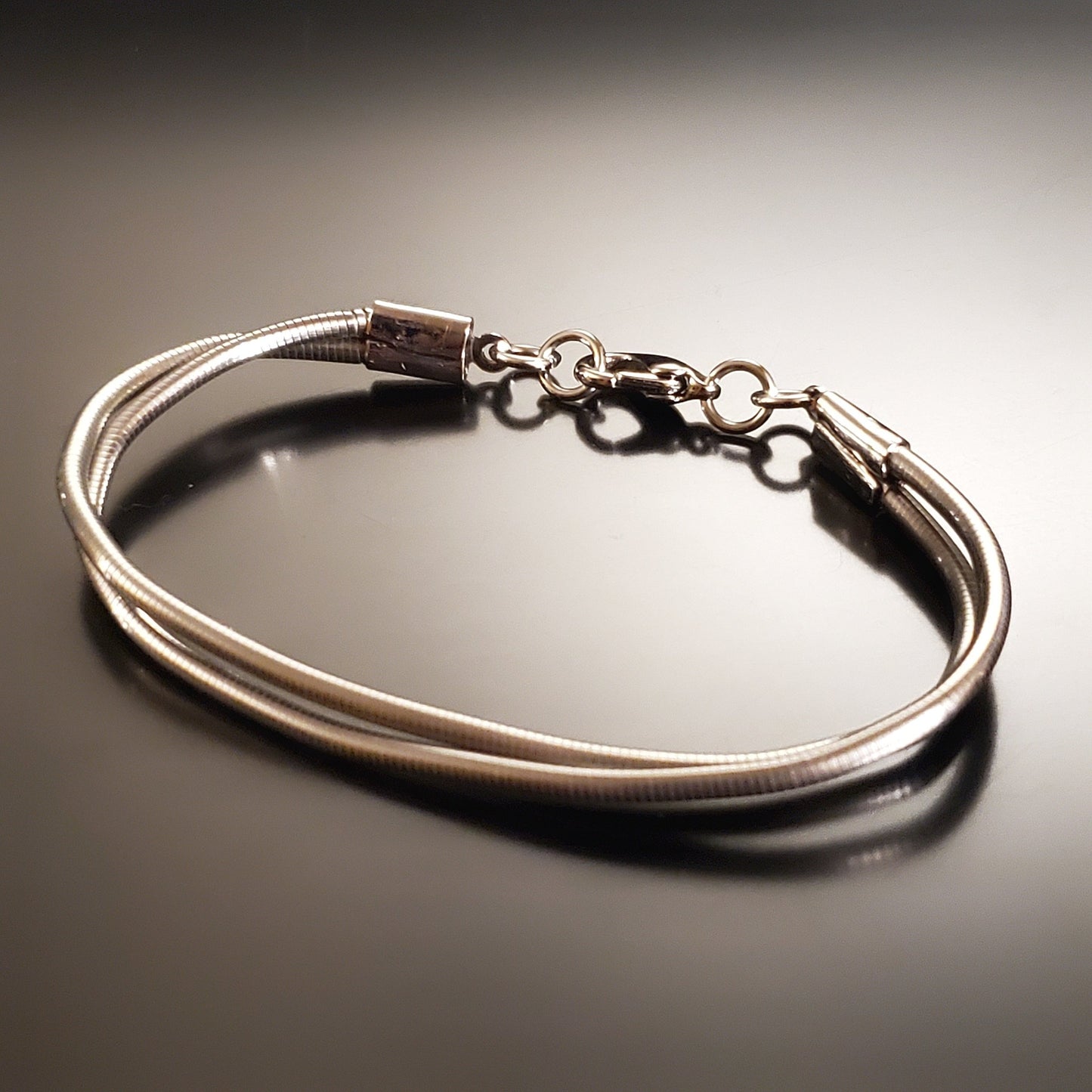 Bracelet unisexe en corde de contrebasse